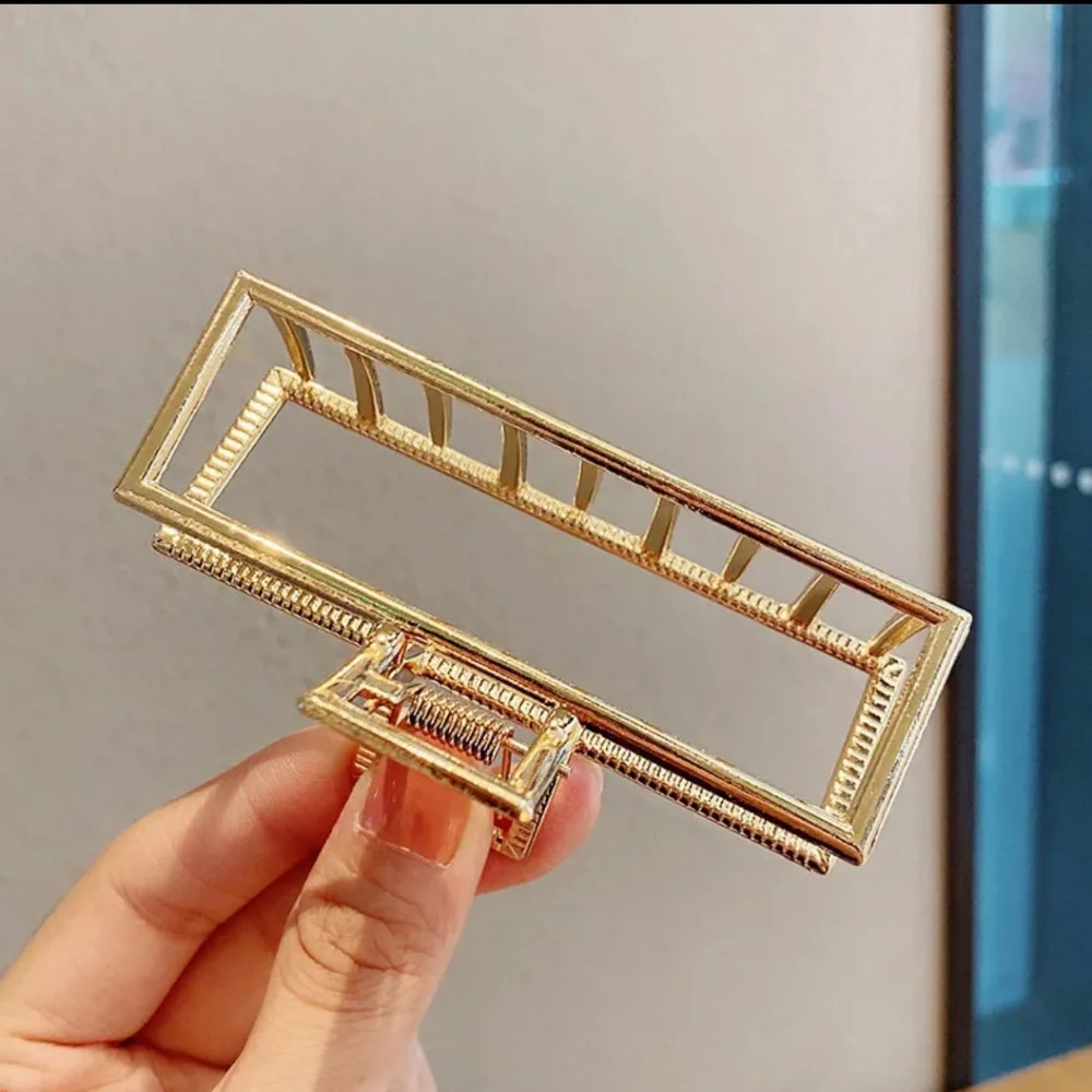 Women's Fashion Gold Hollow Geometric Metal Clip Claw Hair Clip Accessories